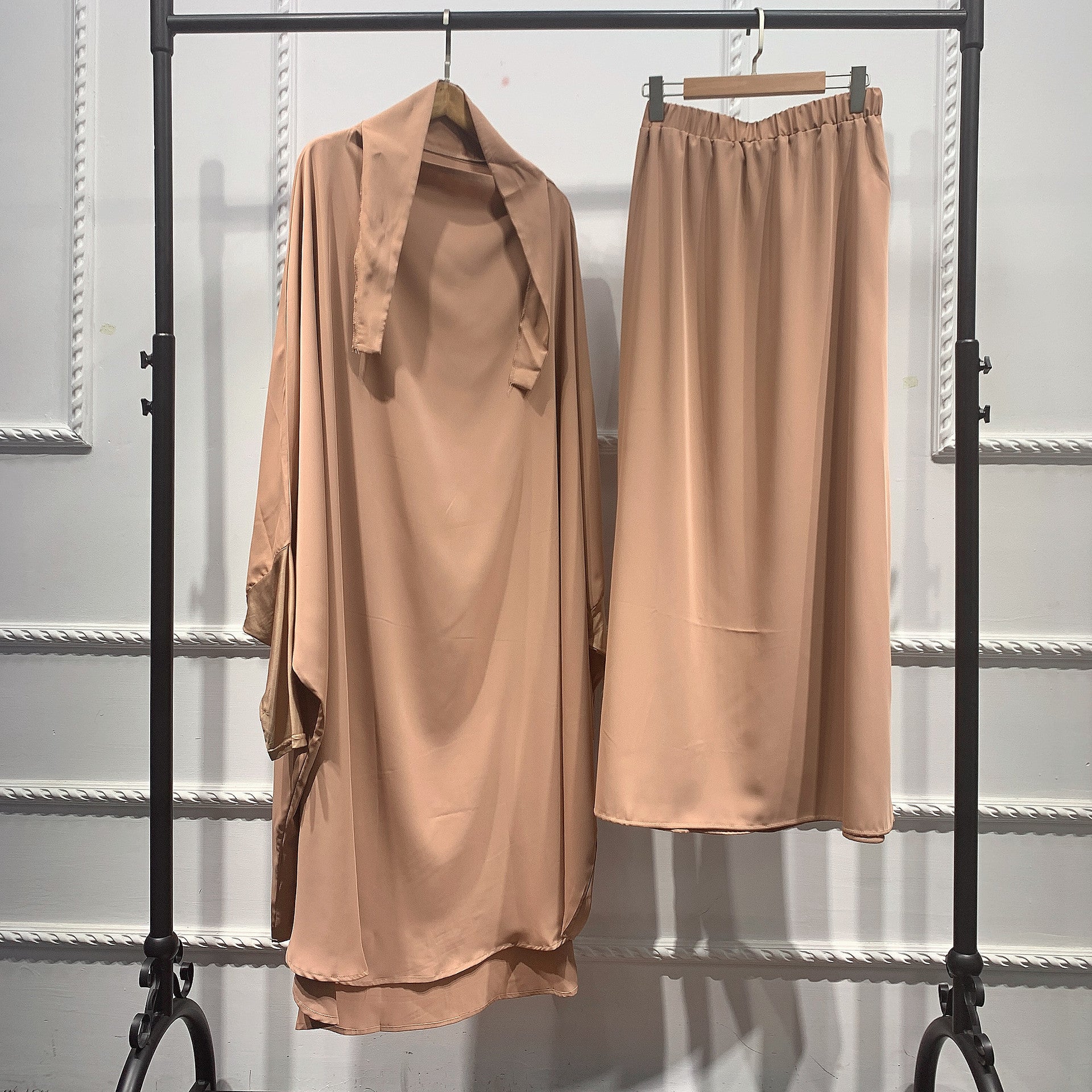 Ensemble Abaya Deux Pièces à Capuche – Robe Ample & Jupe Taille Élastique, Manches Chauve-souris