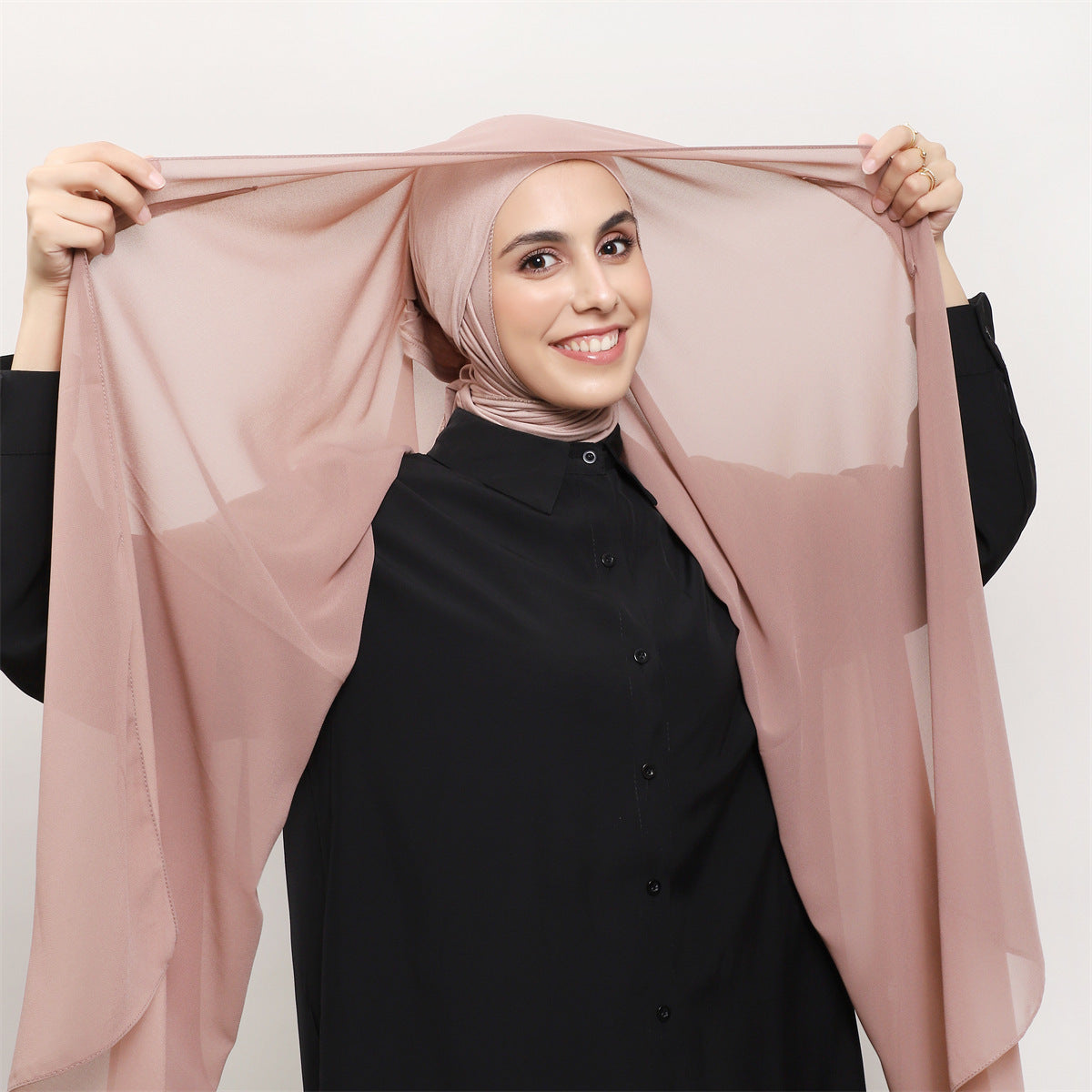 Hijab Mousseline (Chiffon) Uni à Perles – Voile avec bonnet Élégant