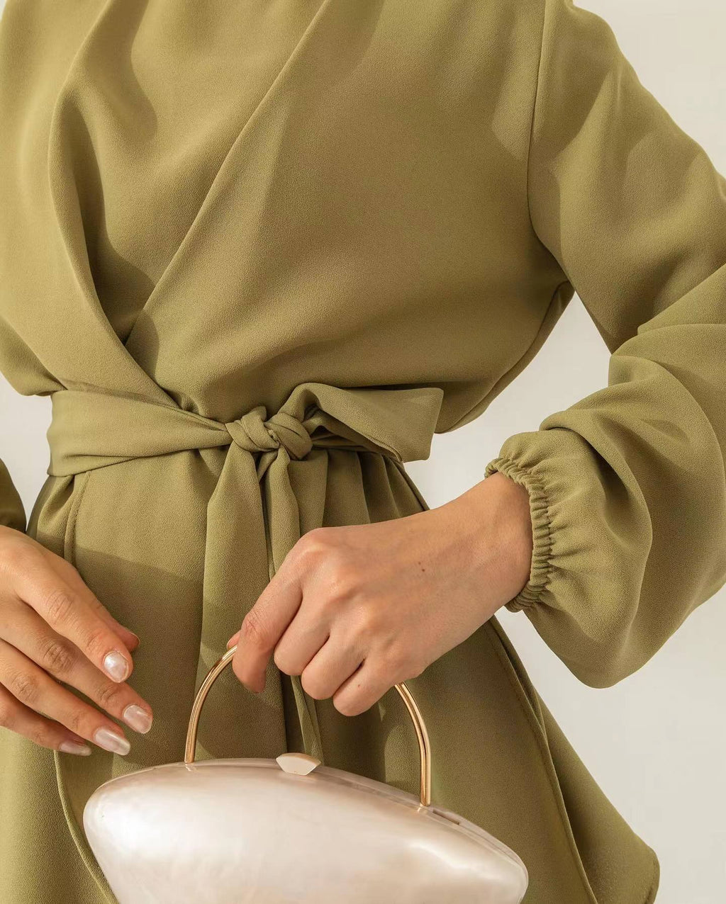 Ensemble Modeste–Élégant à Ceinture Nouée & Pantalon Large Fluide