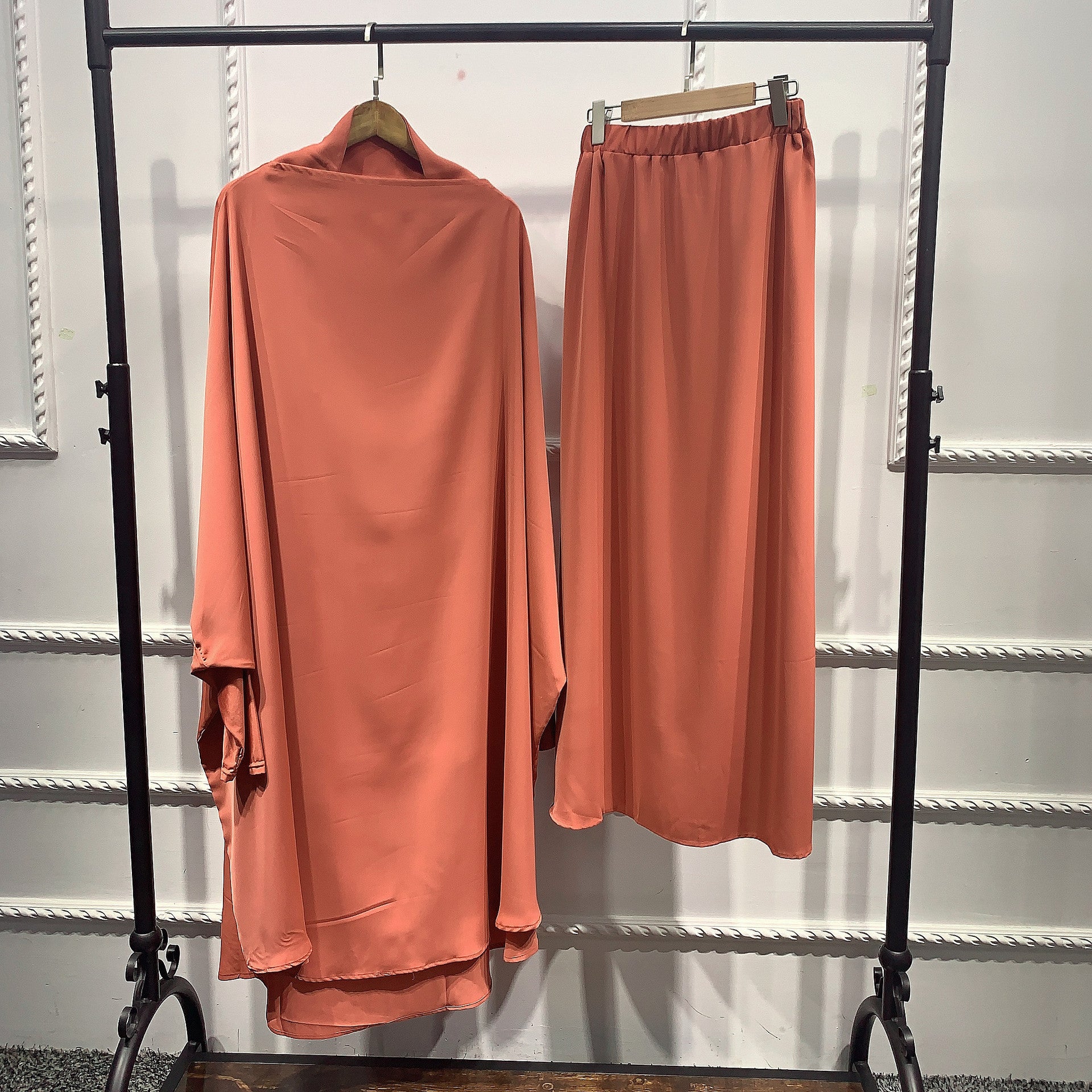 Ensemble Abaya Deux Pièces à Capuche – Robe Ample & Jupe Taille Élastique, Manches Chauve-souris